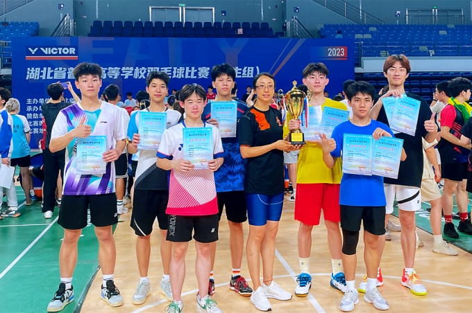 谁“羽”争锋丨98858vip威尼斯下载获2023省高校羽毛球赛男子团体冠军